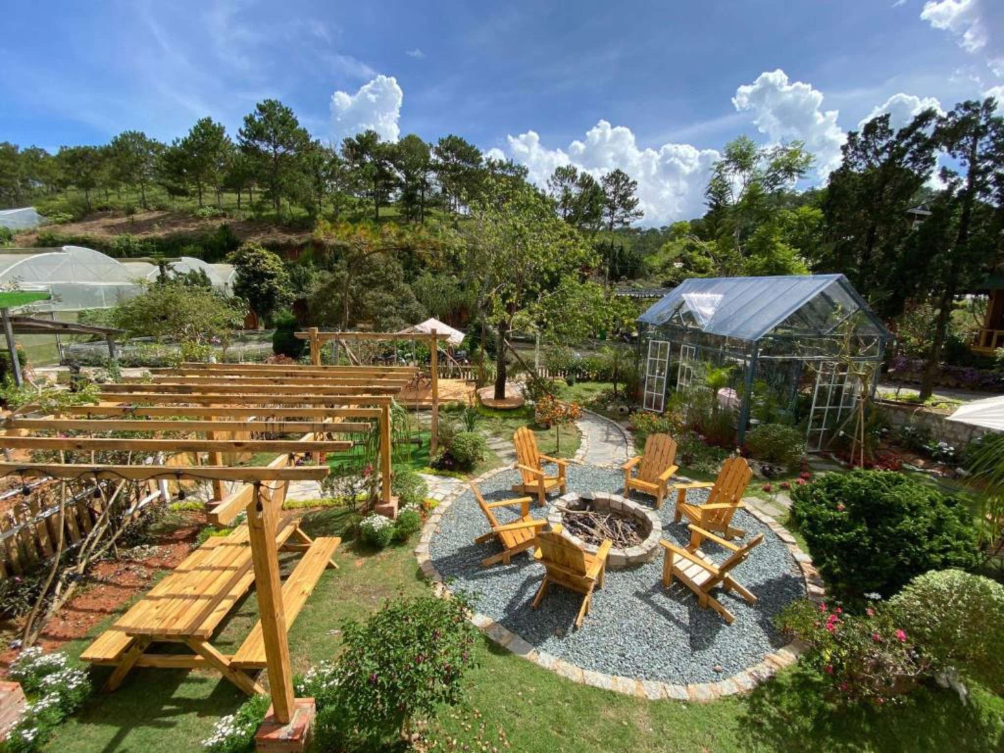 Kh&ocirc;ng gian ngo&agrave;i trời tại Berry Valley Homestay Đ&agrave; Lạt 